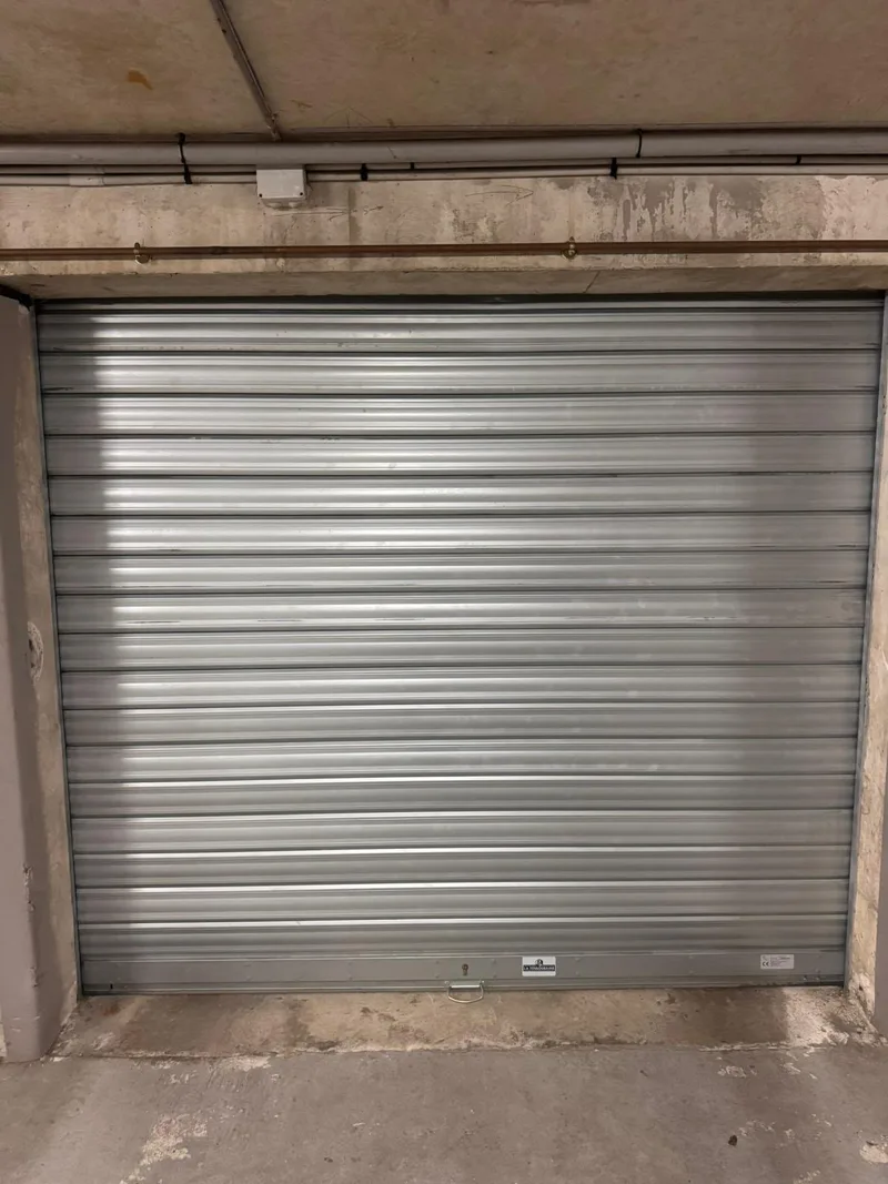 Tablier enroulable métallique posé par KB Services (box et locaux, Villeurbanne)